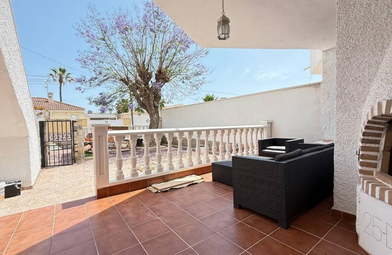 Resale - Villa -
Orihuela - Orihuela Costa