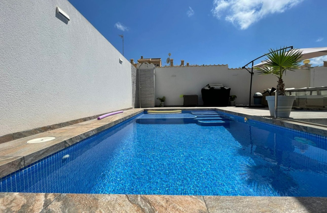 Resale - Villa -
Orihuela - Orihuela Costa