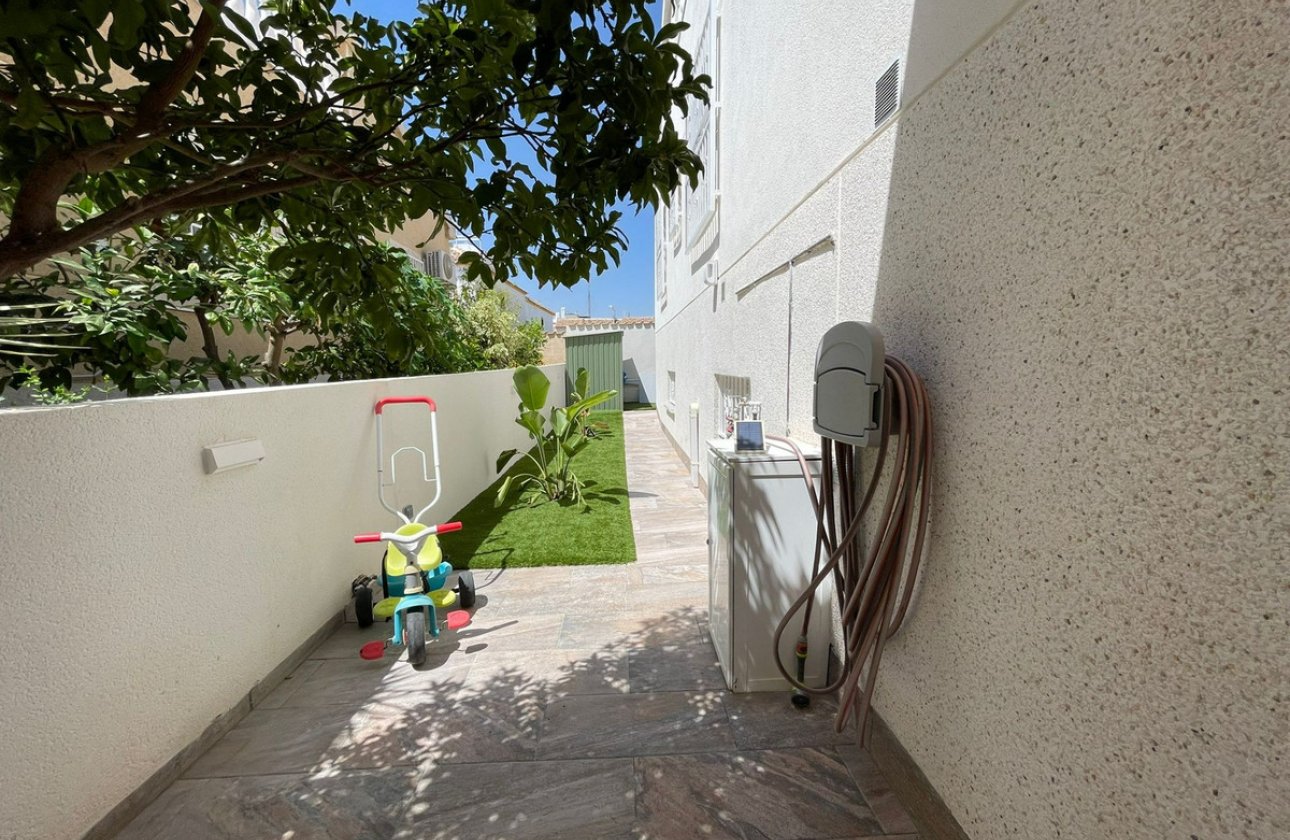 Resale - Villa -
Orihuela - Orihuela Costa