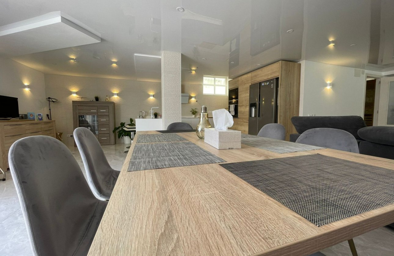 Resale - Villa -
Orihuela - Orihuela Costa