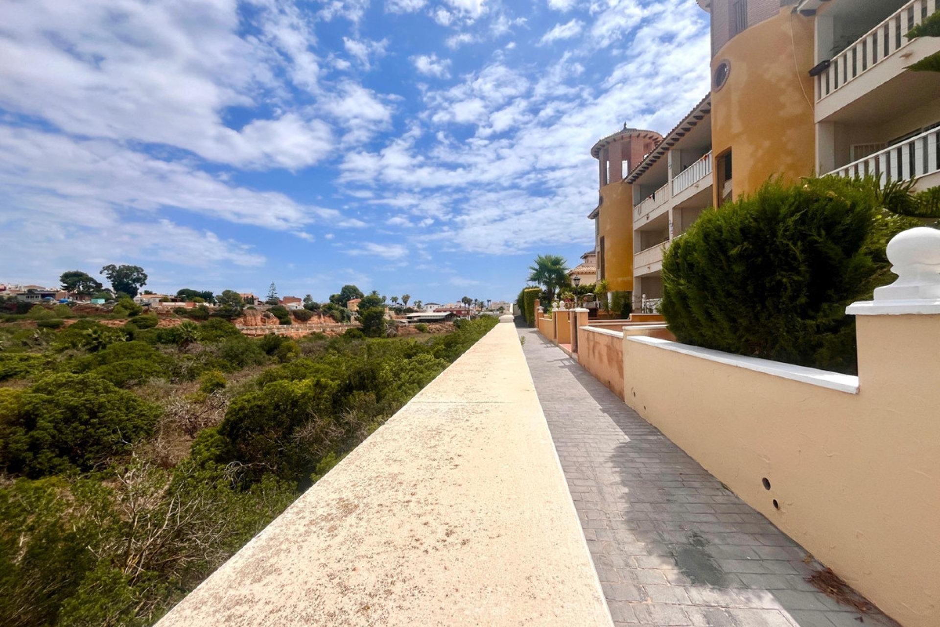 Resale - Villa -
Orihuela - Orihuela Costa
