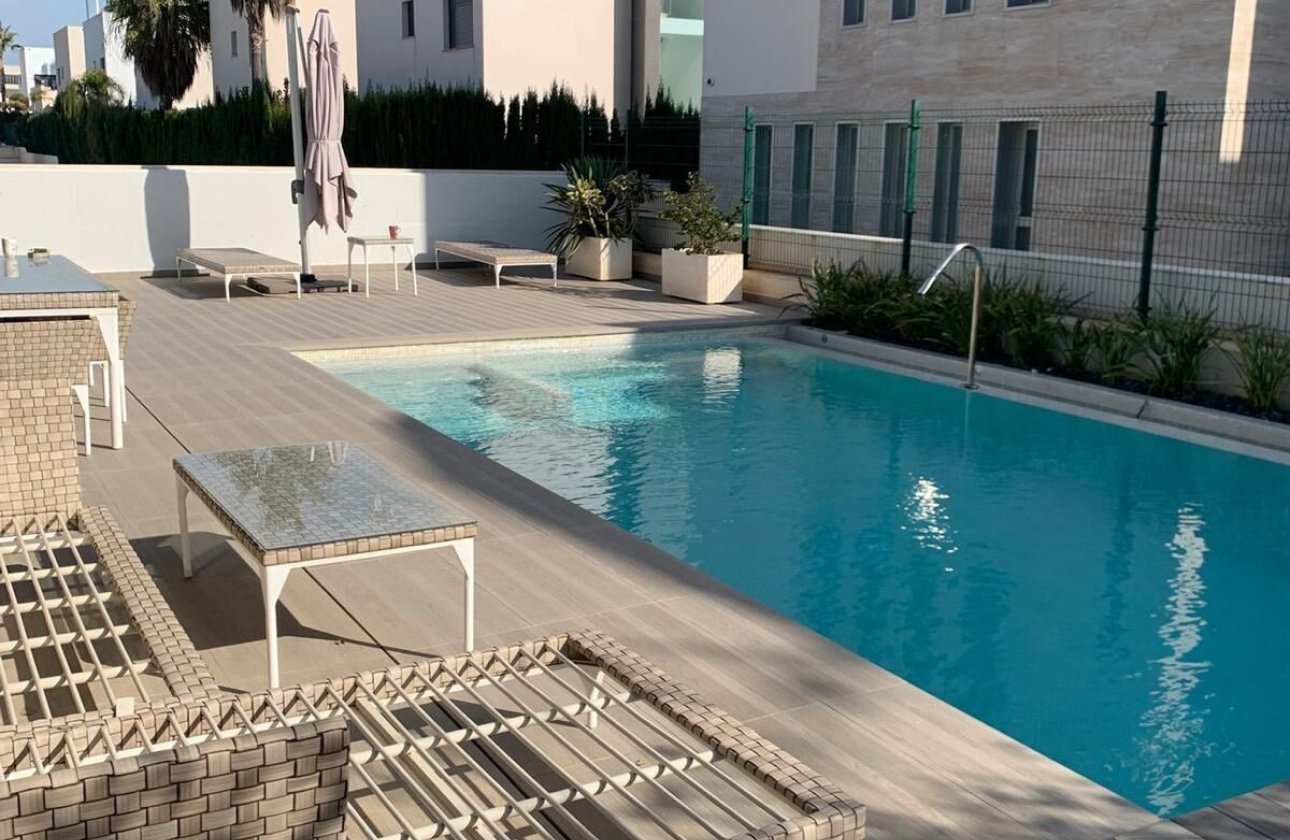 Resale - Villa -
Orihuela - Orihuela Costa