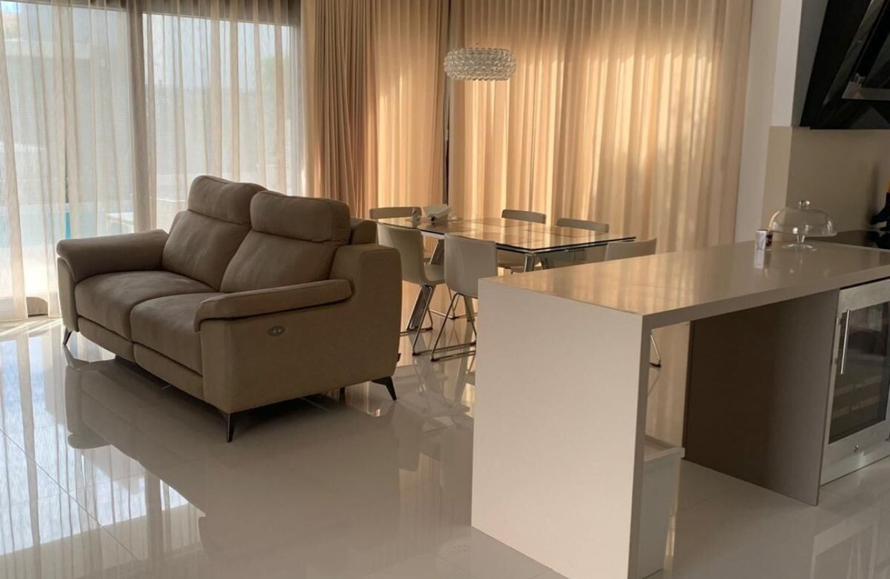 Resale - Villa -
Orihuela - Orihuela Costa