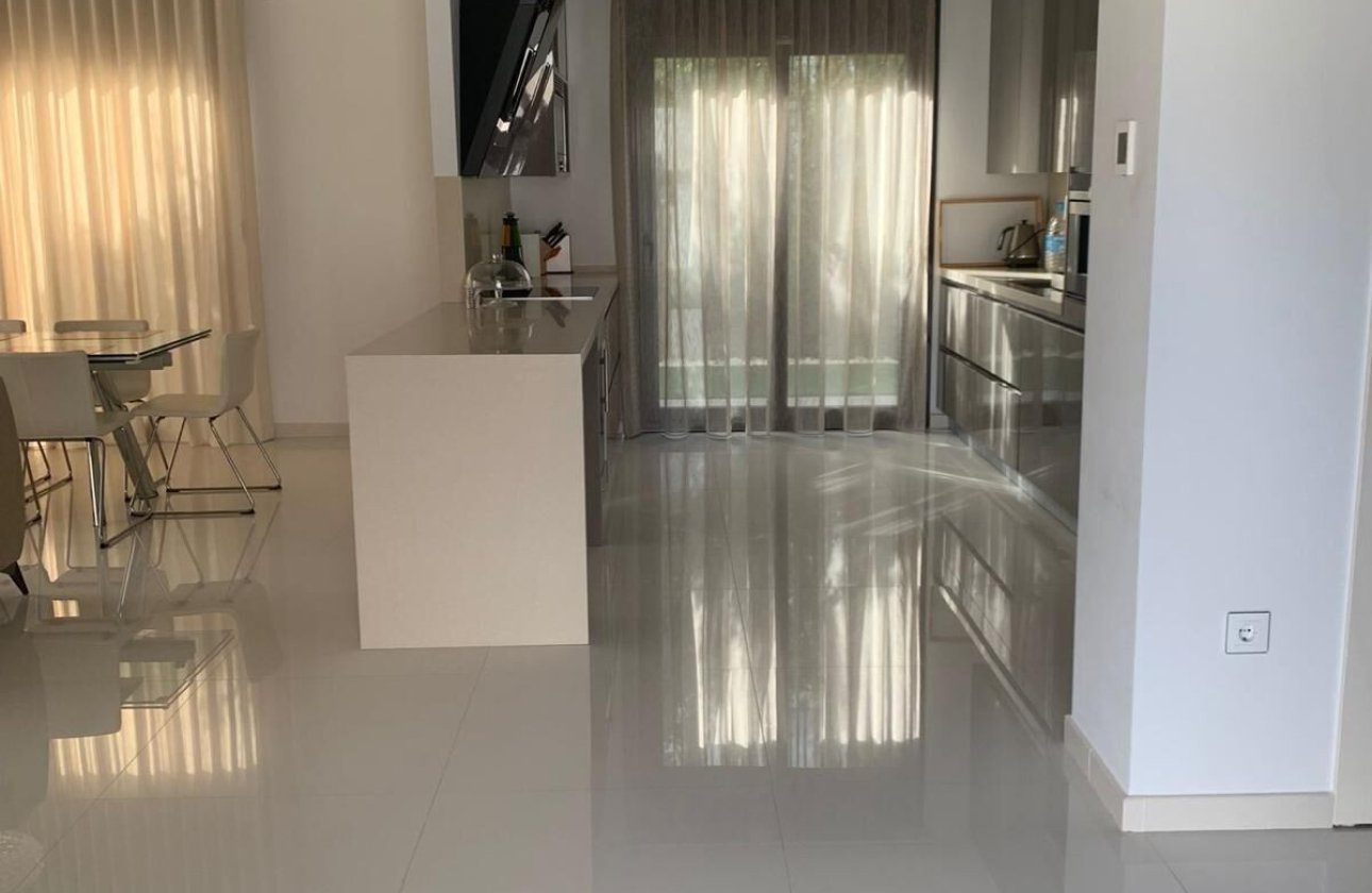 Resale - Villa -
Orihuela - Orihuela Costa