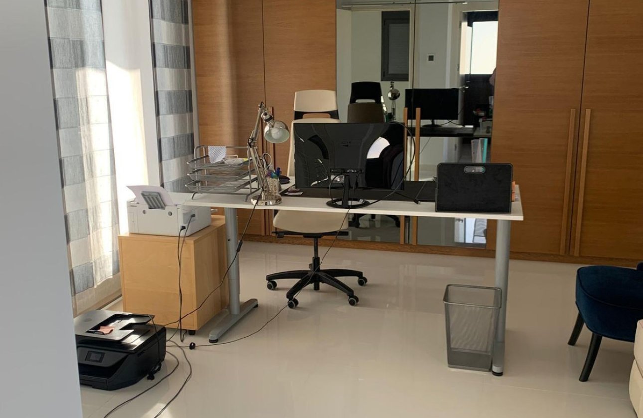 Resale - Villa -
Orihuela - Orihuela Costa