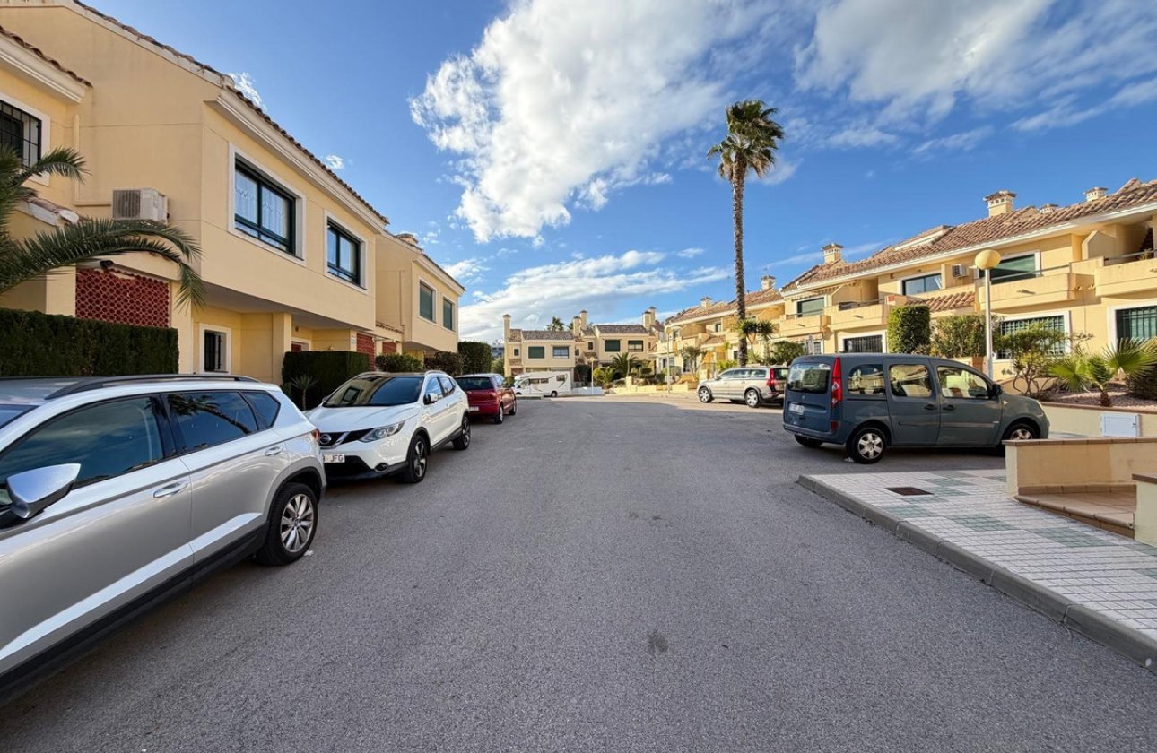 Resale - Villa -
Orihuela - Orihuela Costa