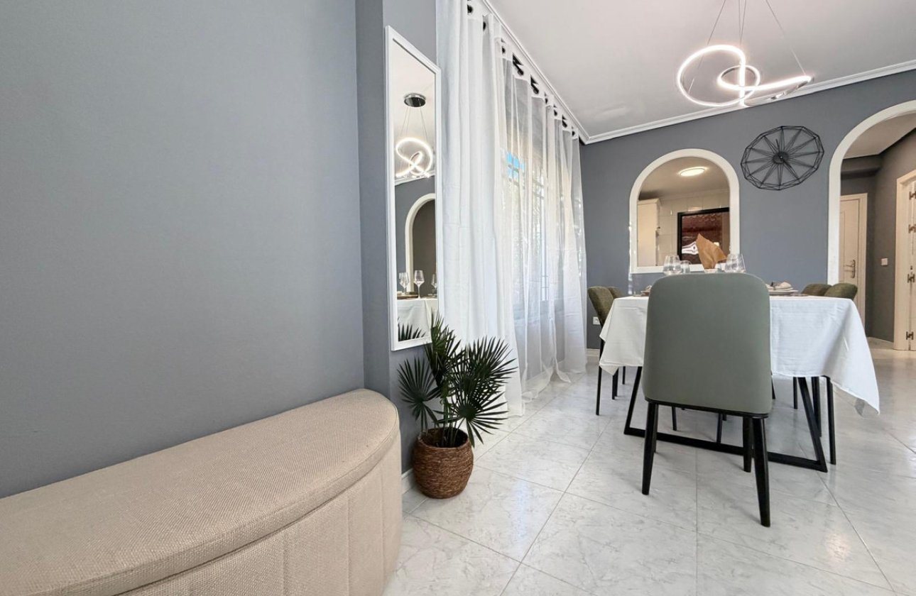 Resale - Villa -
Orihuela - Orihuela Costa