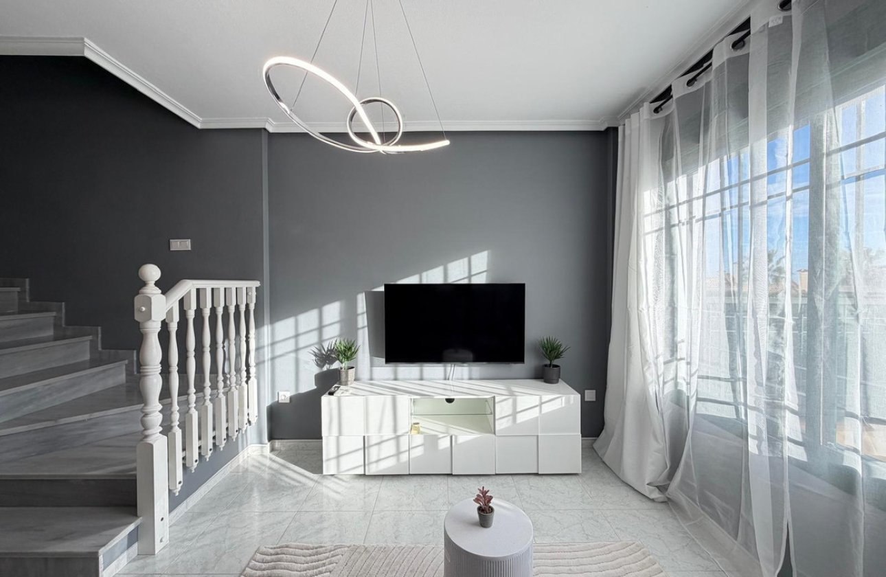 Resale - Villa -
Orihuela - Orihuela Costa