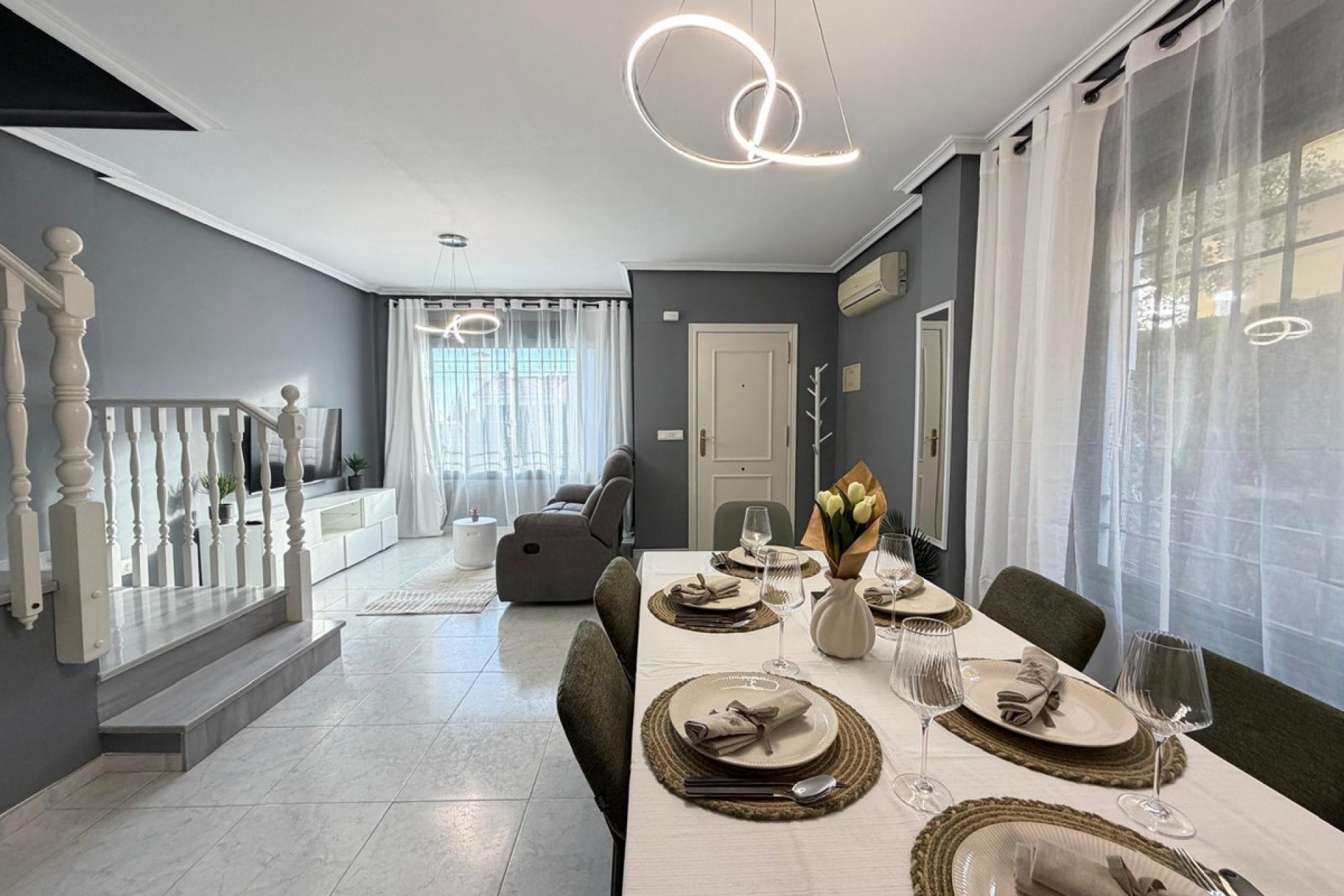 Resale - Villa -
Orihuela - Orihuela Costa