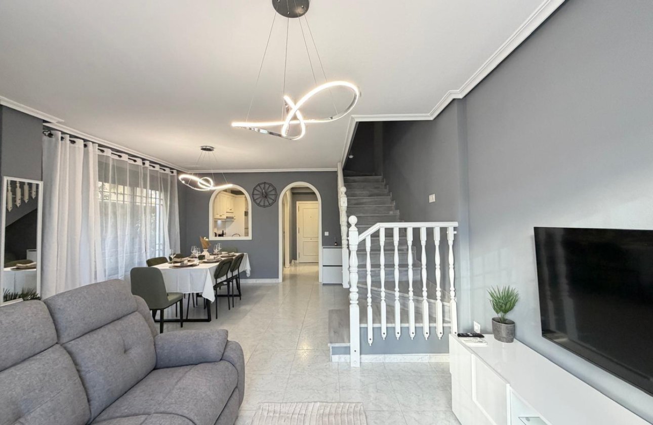 Resale - Villa -
Orihuela - Orihuela Costa