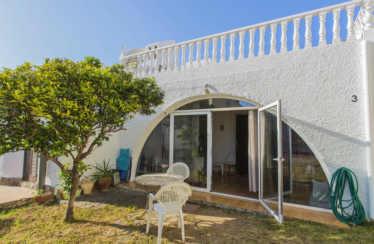 Resale - Villa -
Orihuela - Orihuela Costa