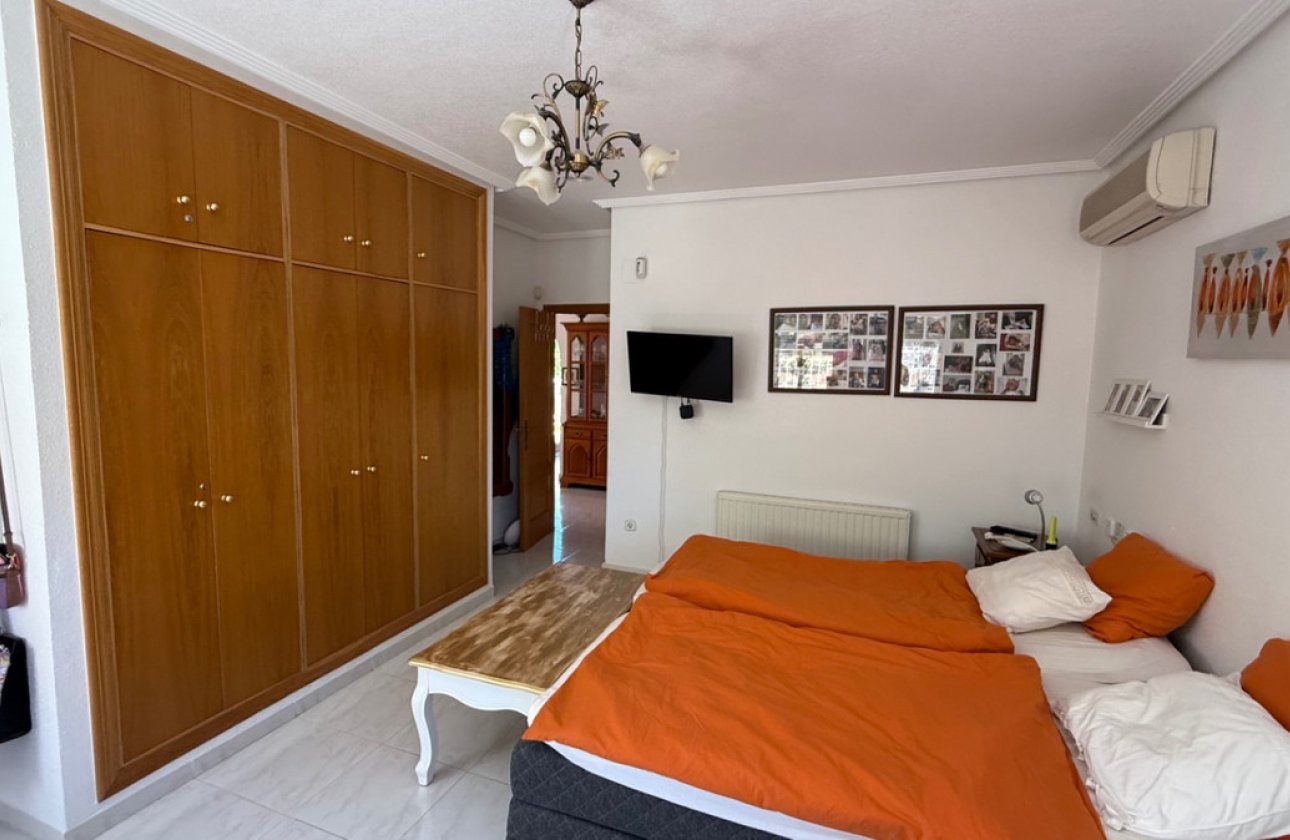 Resale - Villa -
Orihuela - Orihuela Costa