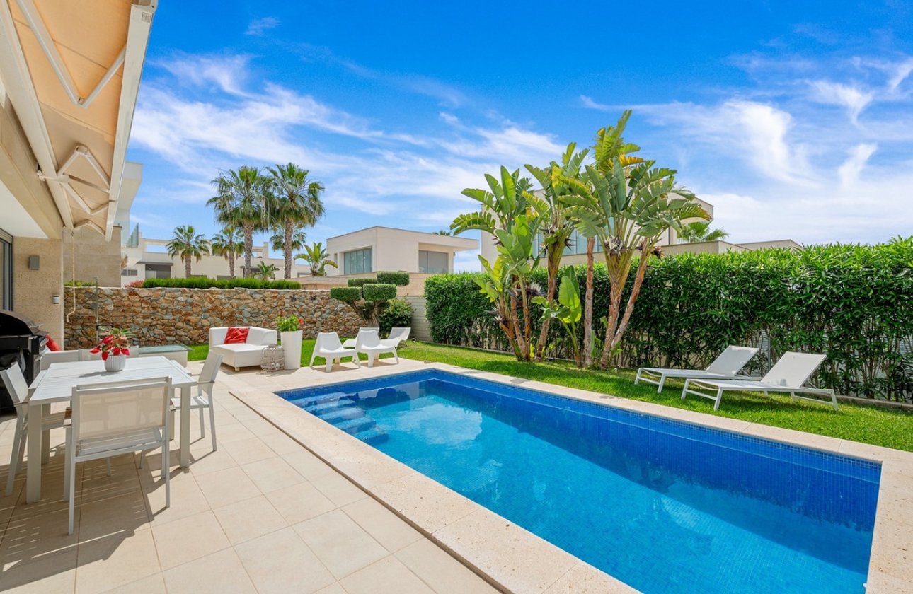 Resale - Villa -
Orihuela - Orihuela Costa