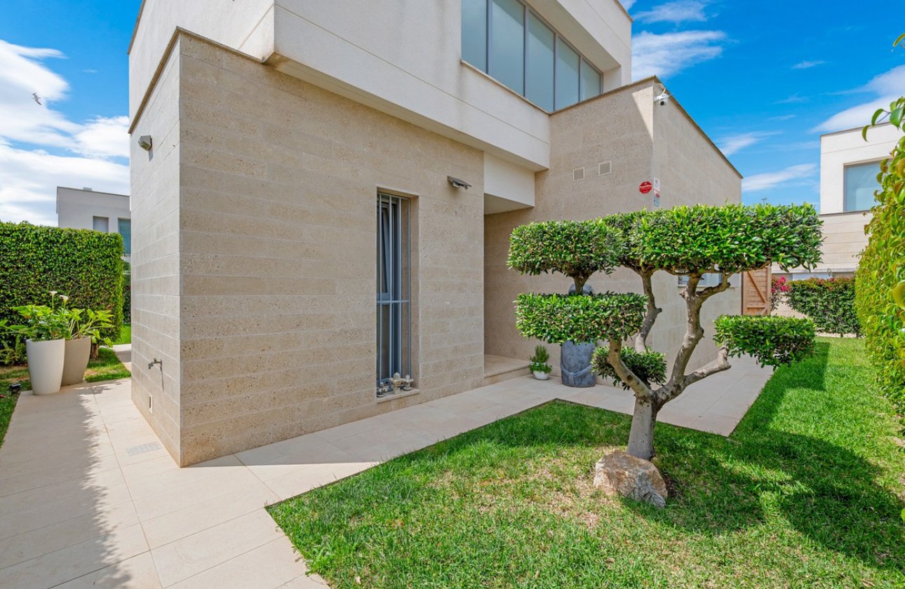 Resale - Villa -
Orihuela - Orihuela Costa