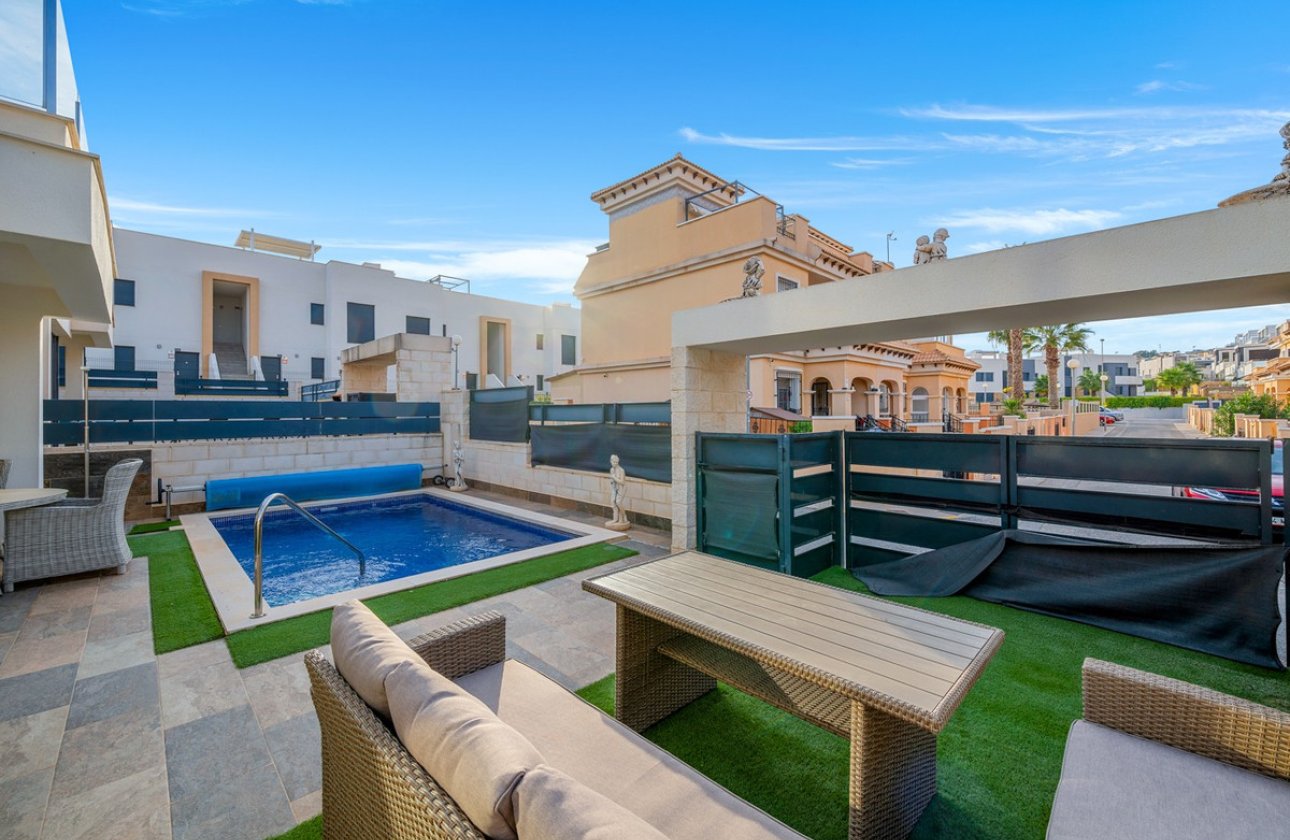 Resale - Villa -
Orihuela - Orihuela Costa