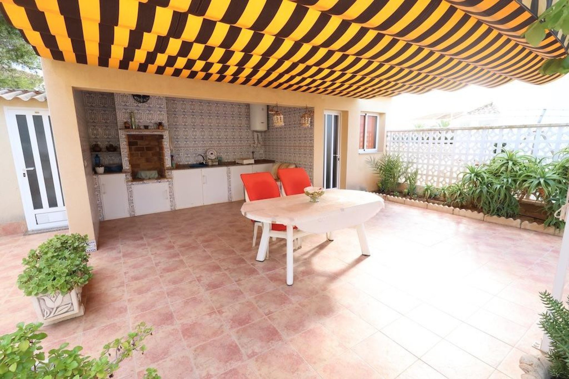 Resale - Villa -
Orihuela - Orihuela Costa