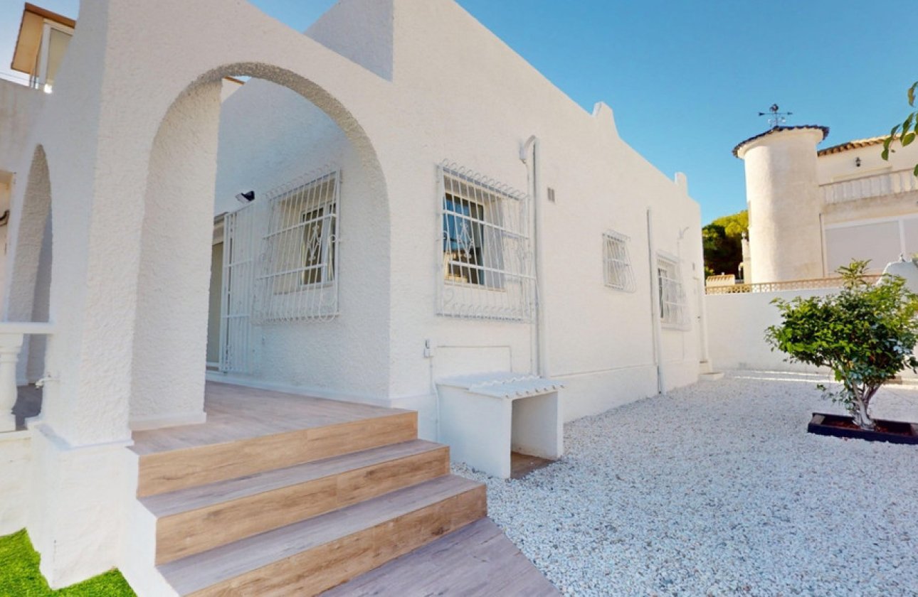 Resale - Villa -
Orihuela - Orihuela Costa