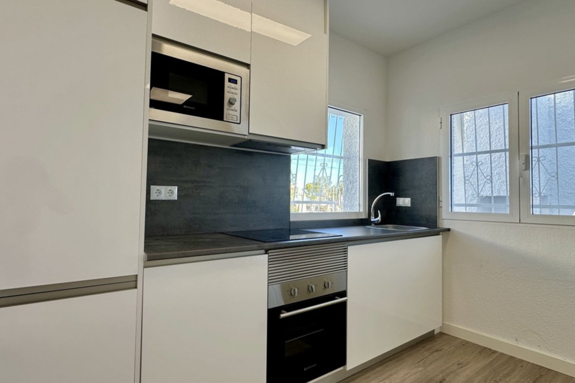 Resale - Villa -
Orihuela - Orihuela Costa