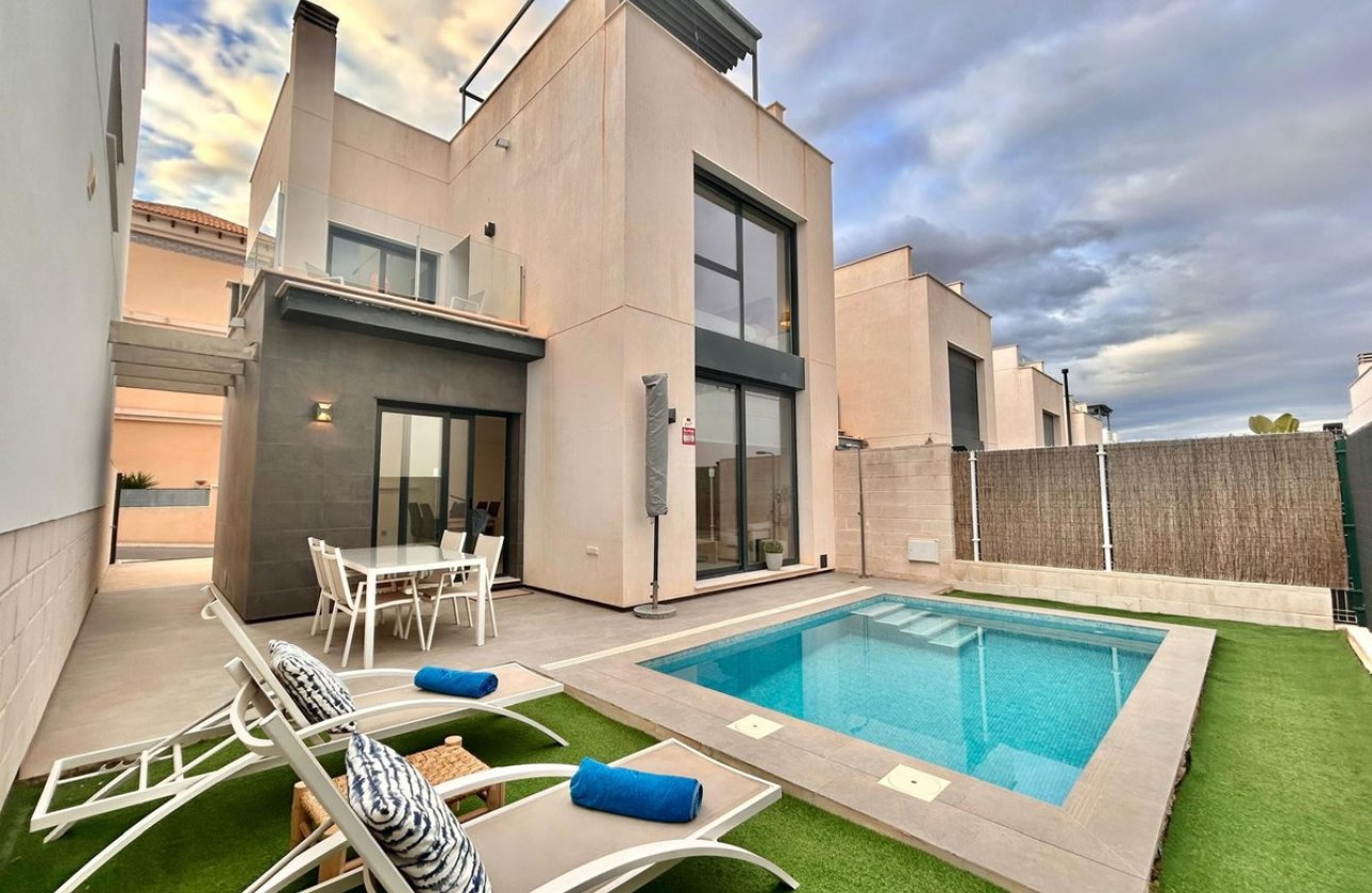 Resale - Villa -
Orihuela - Orihuela Costa