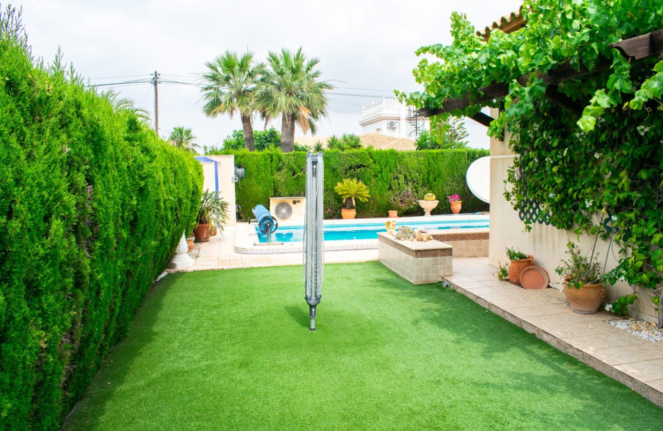 Resale - Villa -
Orihuela - Orihuela Costa