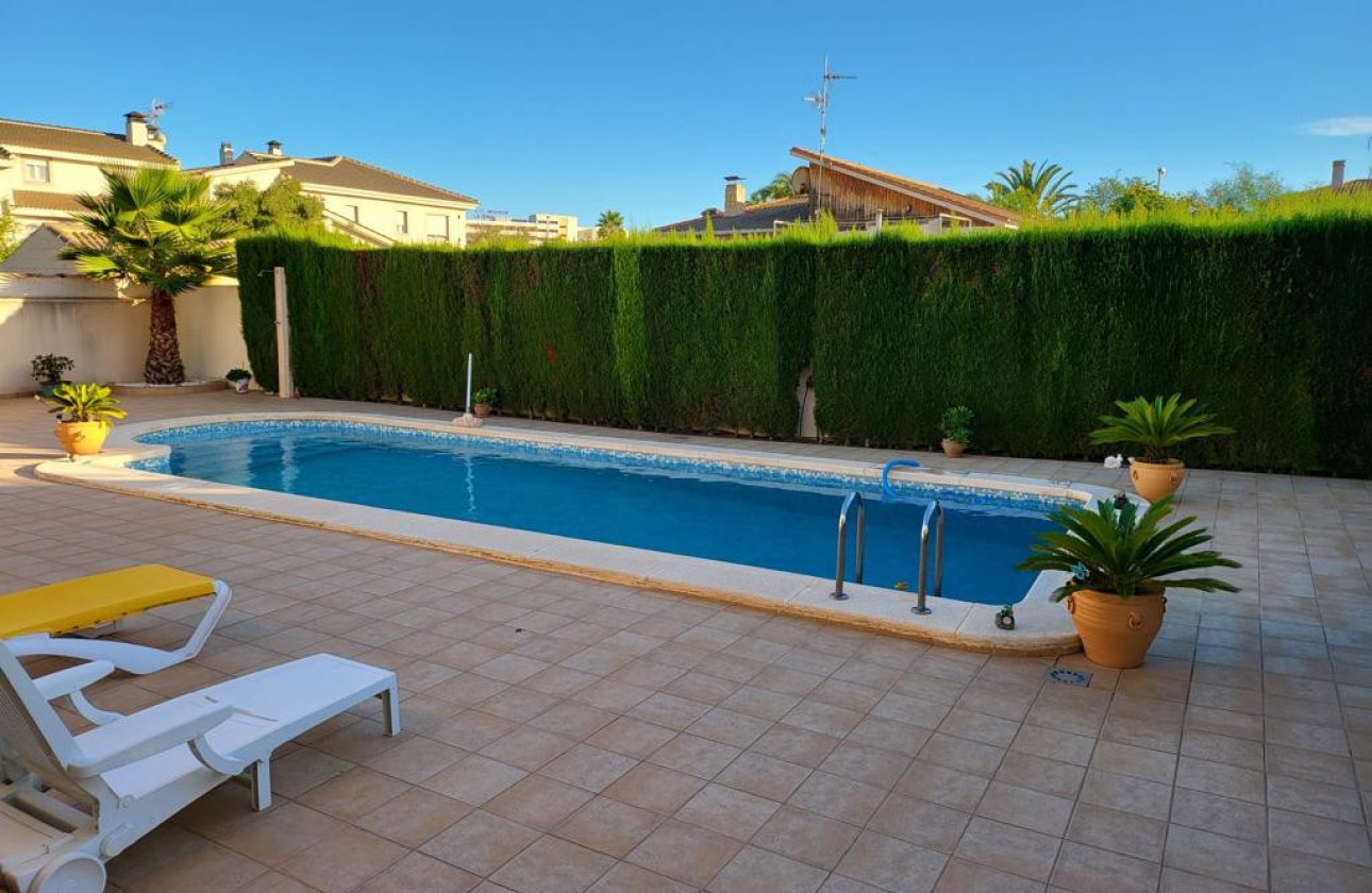Resale - Villa -
Orihuela - Playa Flamenca