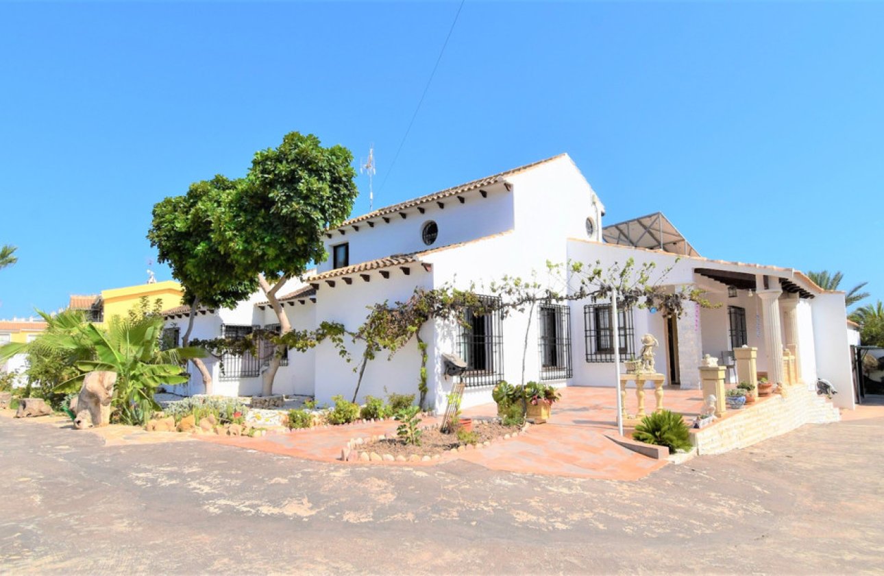 Resale - Villa -
Orihuela - Villamartin
