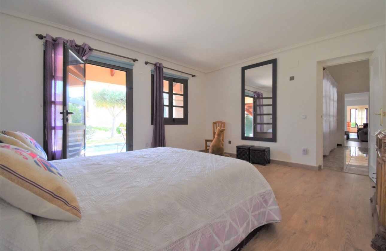 Resale - Villa -
Orihuela - Villamartin