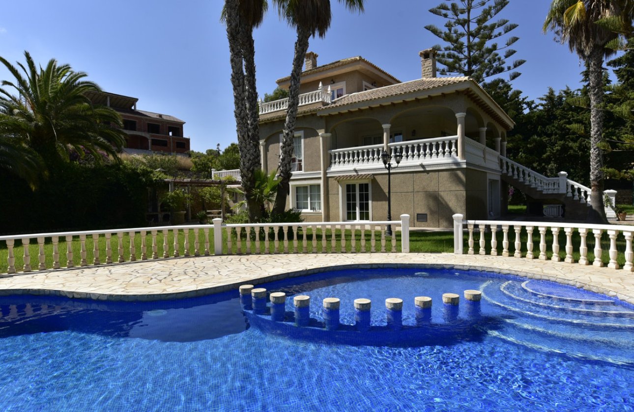 Resale - Villa -
Orihuela - Villamartin