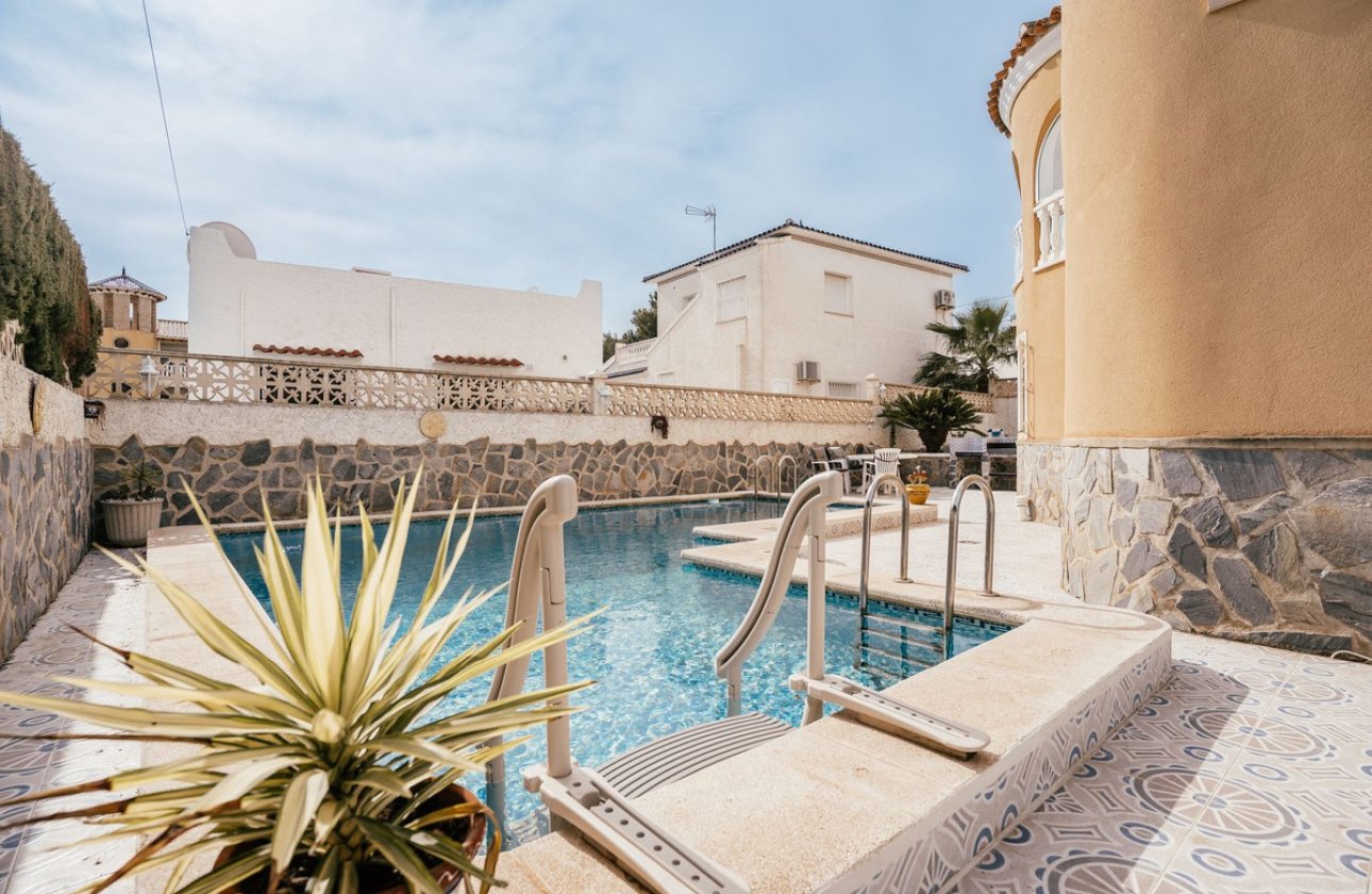 Resale - Villa -
Orihuela - Villamartin