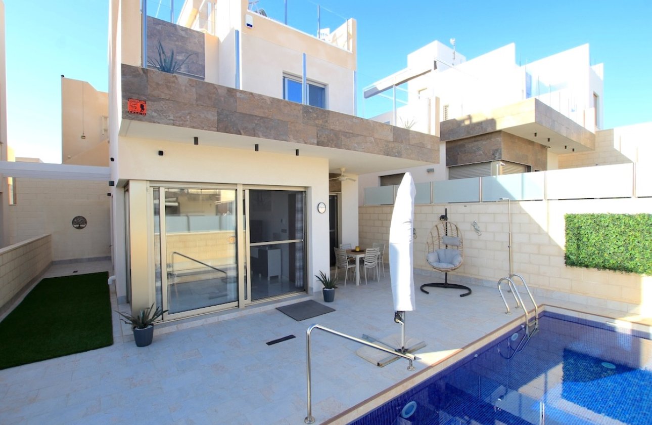Resale - Villa -
Orihuela - Villamartin
