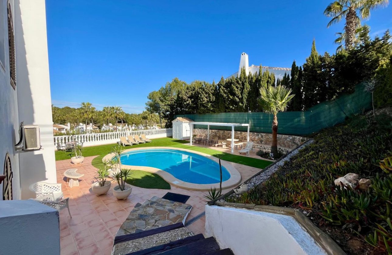 Resale - Villa -
Orihuela - Villamartin