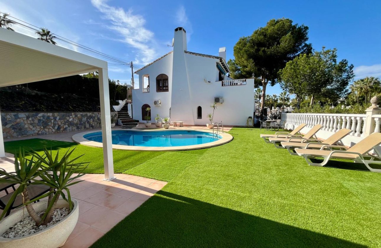 Resale - Villa -
Orihuela - Villamartin