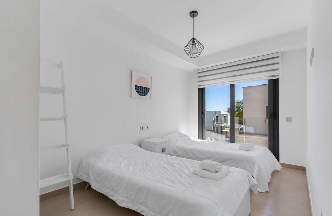 Resale - Villa -
Orihuela - Vistabella Golf