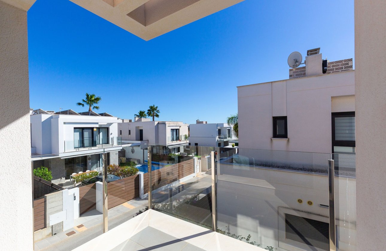 Resale - Villa -
Orihuela - Vistabella Golf