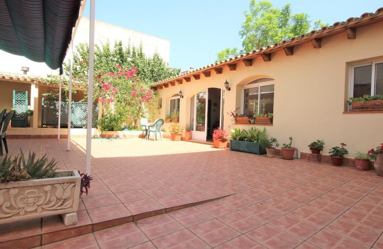 Resale - Villa -
Parcent