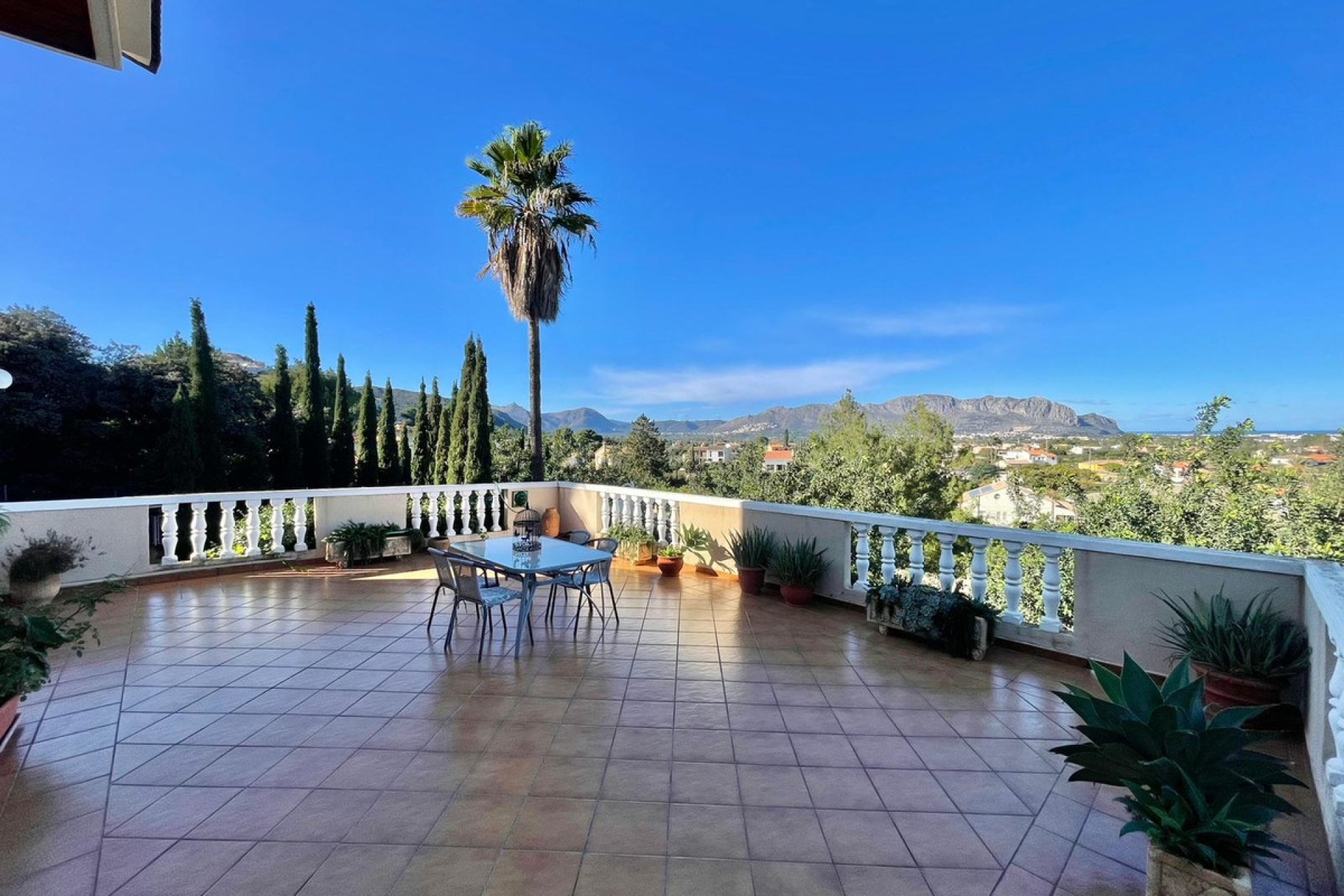 Resale - Villa -
Pedreguer - Pedreguer Centro