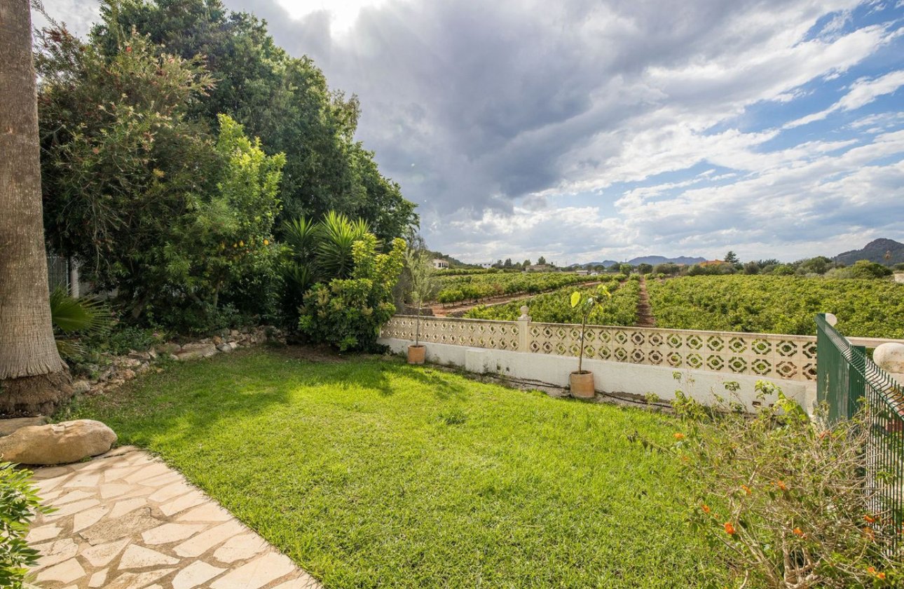 Resale - Villa -
Pedreguer - Pedreguer Centro