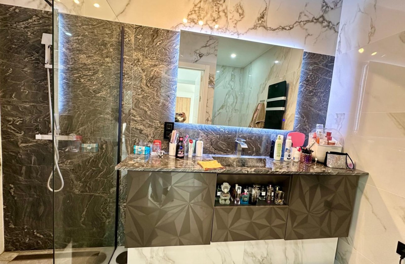 Resale - Villa -
Petrel - Petrer