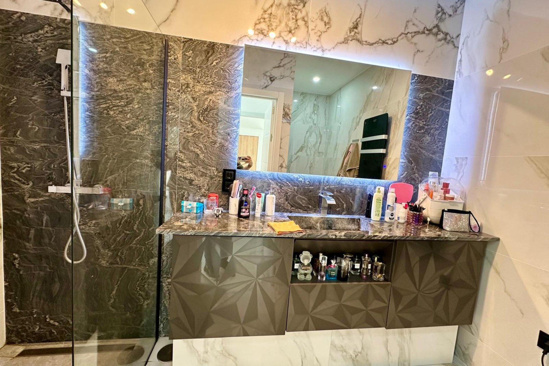 Resale - Villa -
Petrel - Petrer