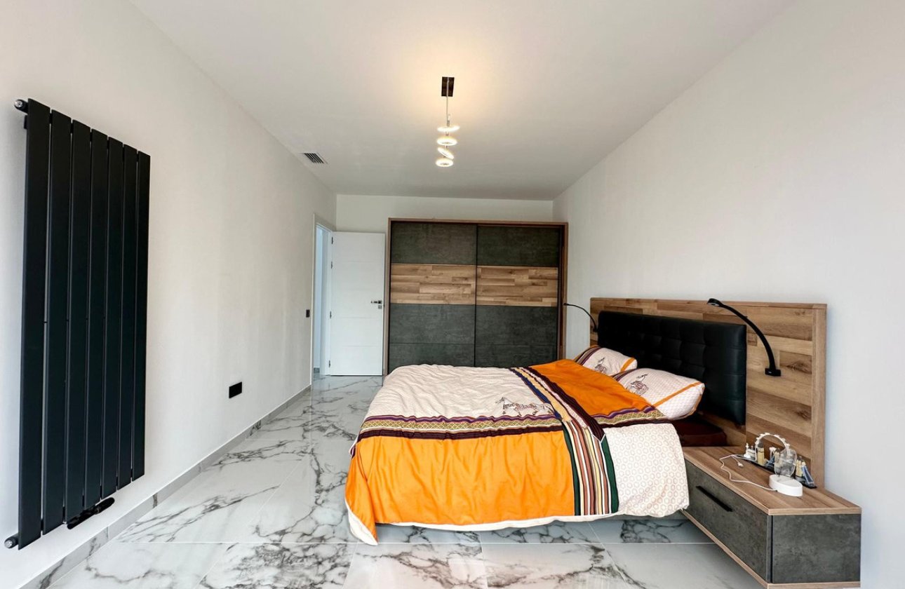 Resale - Villa -
Petrel - Petrer