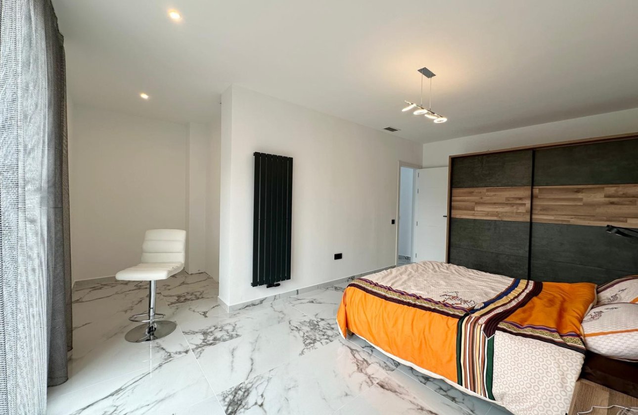 Resale - Villa -
Petrel - Petrer