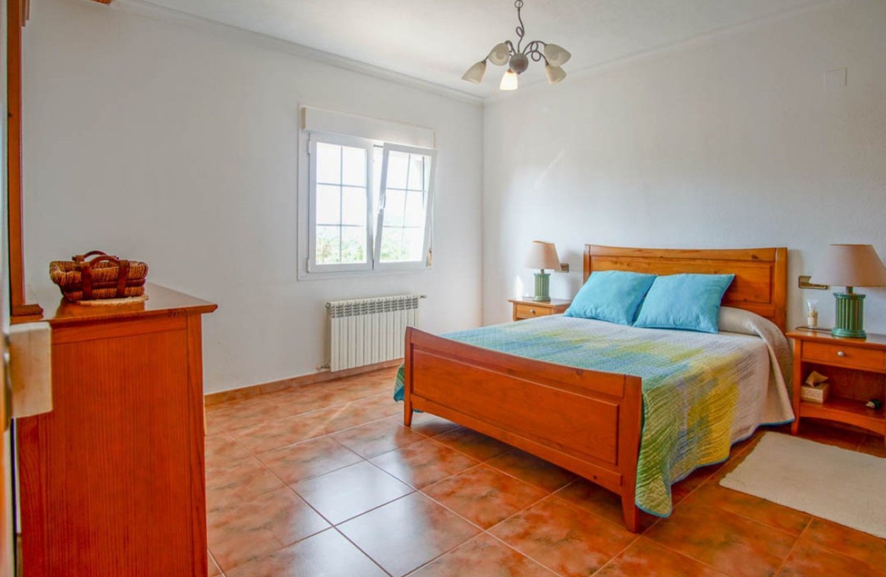 Resale - Villa -
Pinoso - Los Pinos