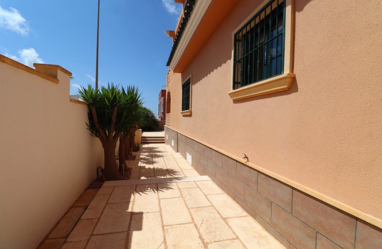 Resale - Villa -
Rojales - Ciudad Quesada