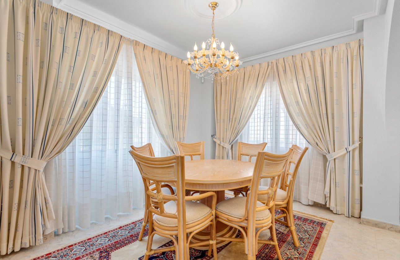 Resale - Villa -
Rojales - Ciudad Quesada