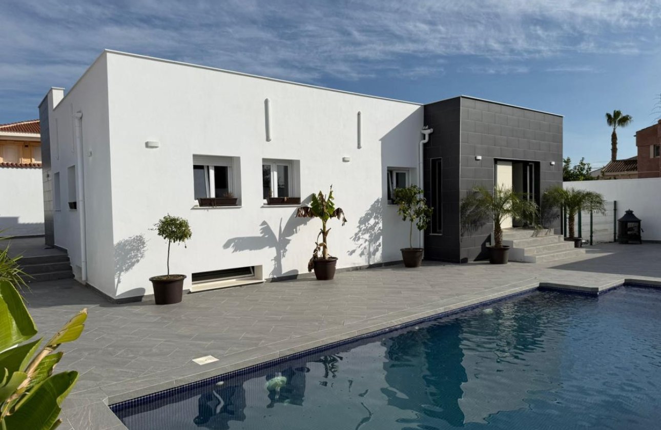 Resale - Villa -
Rojales - Ciudad Quesada