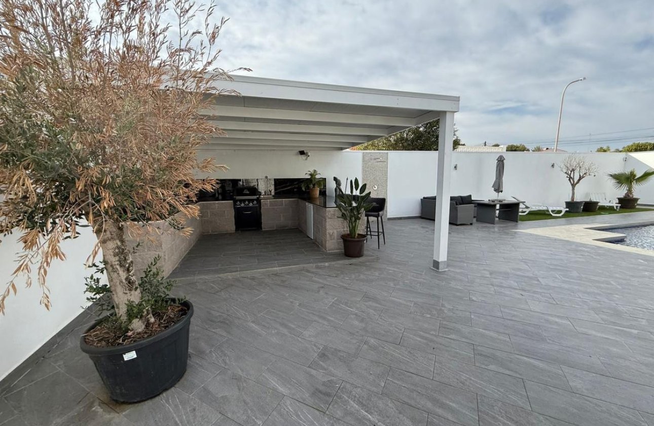 Resale - Villa -
Rojales - Ciudad Quesada