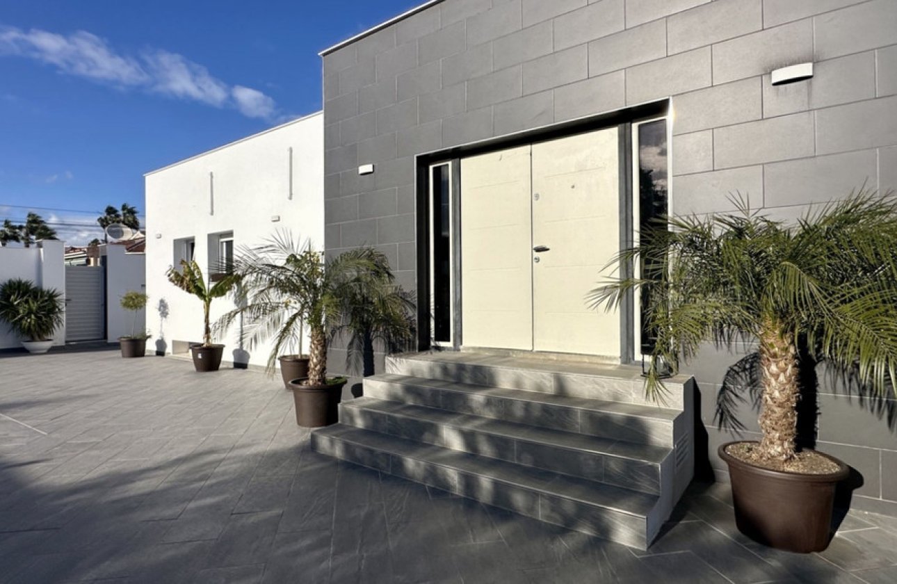 Resale - Villa -
Rojales - Ciudad Quesada