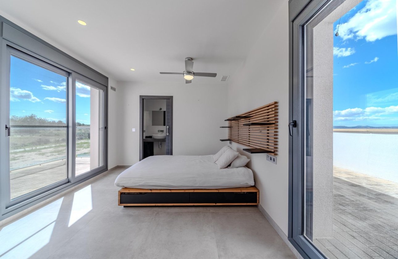 Resale - Villa -
San Fulgencio - La Marina