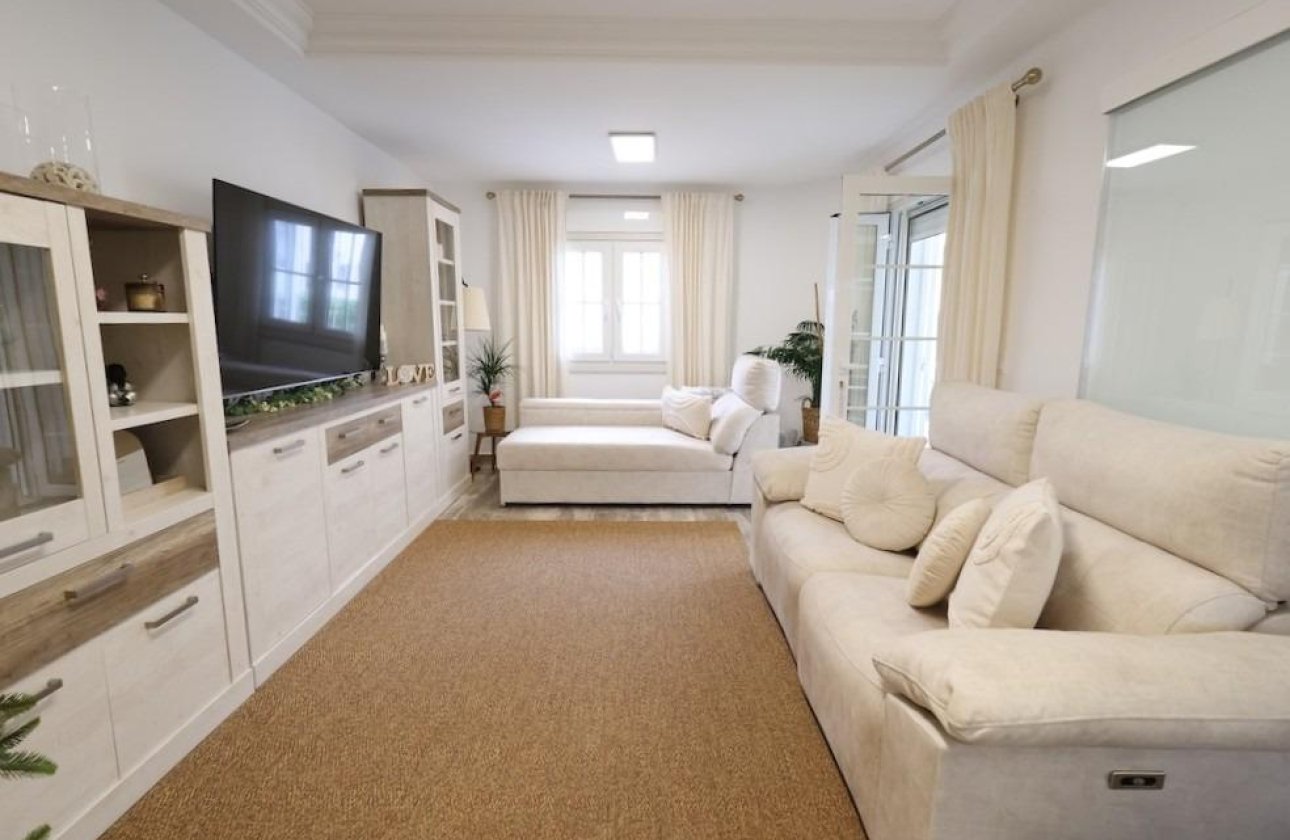 Resale - Villa -
San Miguel de Salinas - Las filipinas