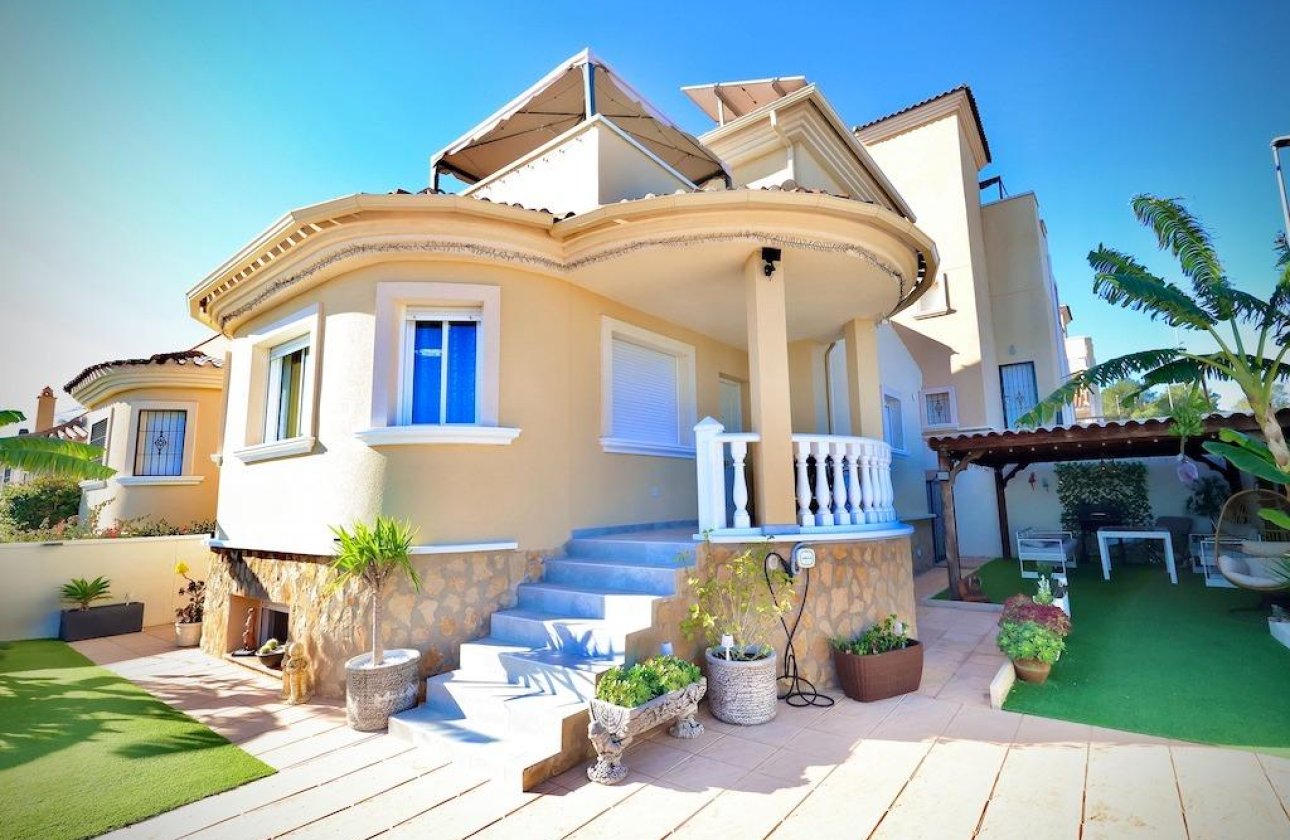 Resale - Villa -
San Miguel de Salinas - Residencial los flamencos